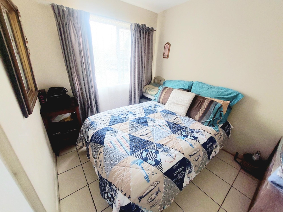 2 Bedroom Property for Sale in Oakglen Western Cape
